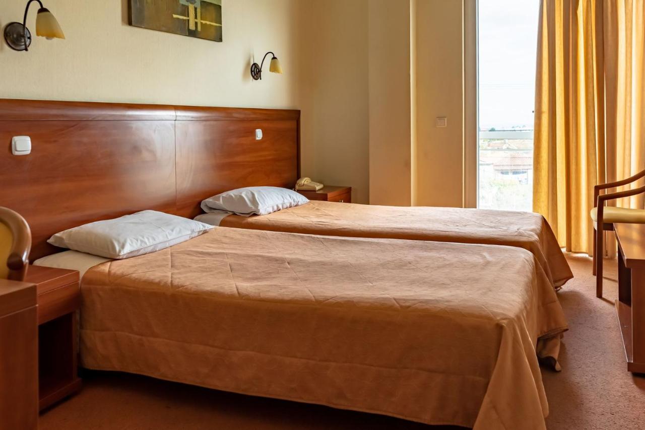 Telis Hotel Aigio Exterior photo