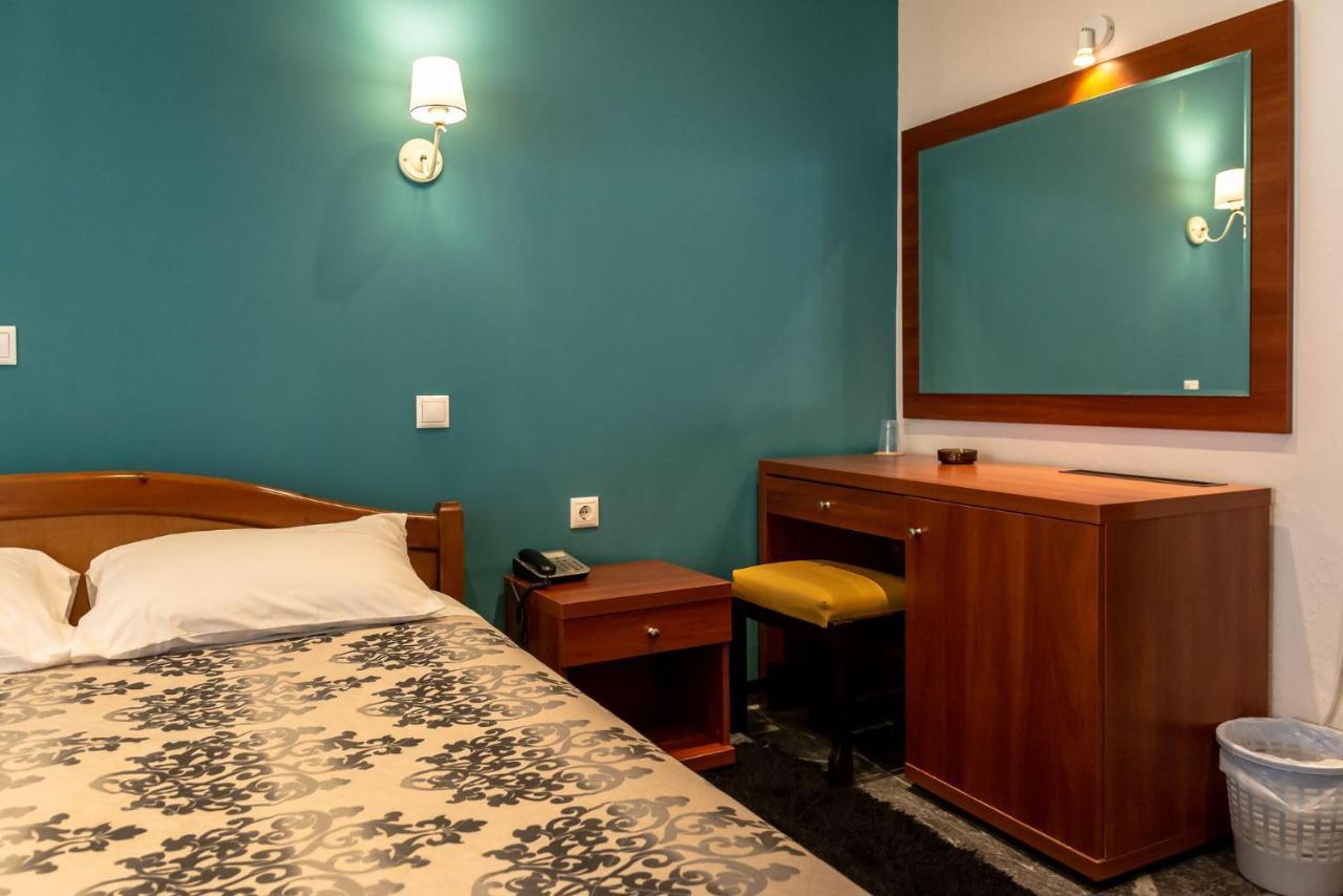 Telis Hotel Aigio Exterior photo